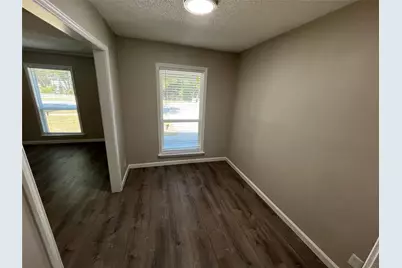 829 SW 5th Street, Grand Prairie, TX 75051 - Photo 2