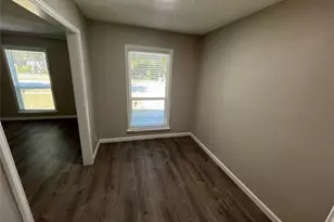 829 SW 5th St, Grand Prairie, TX 75051 - Photo 2
