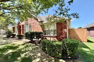 1632 Castle Pines Dr, Frisco, TX 75036 - Photo 2