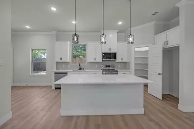 5511 Black Pine Circle, Granbury, TX 76048 - Photo 8
