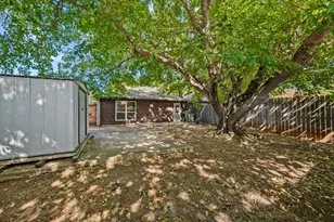 814 Rock Creek Dr, Euless, TX 76039 - Photo 4
