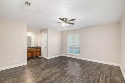 6915 W Cleburne Road, Fort Worth, TX 76133 - Photo 14