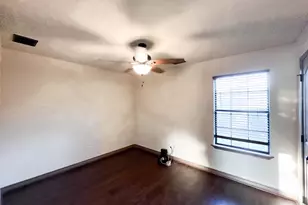 2401 Fox Ct, Granbury, TX 76048 - Photo 6