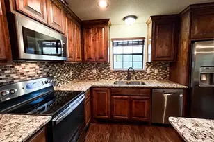 2401 Fox Ct, Granbury, TX 76048 - Photo 2