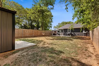 916 W Elm Street, Denison, TX 75020 - Photo 28