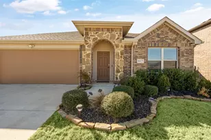 817 Cloverwood Dr, Fort Worth, TX 76036 - Photo 2