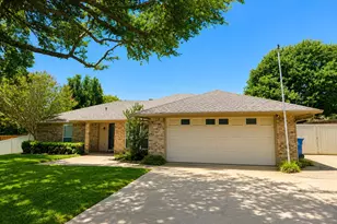 3313 Lakeview Dr, Grapevine, TX 76051 - Photo 1