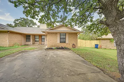 706 Woodland Court, Kennedale, TX 76060 - Photo 2