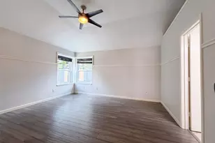 2831 Red Oak Dr, Grand Prairie, TX 75052 - Photo 4