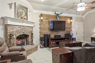 154 Lipan St, Greenville, TX 75402 - Photo 14