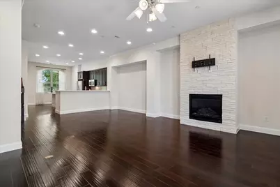 559 W Royal Lane, Irving, TX 75039 - Photo 6