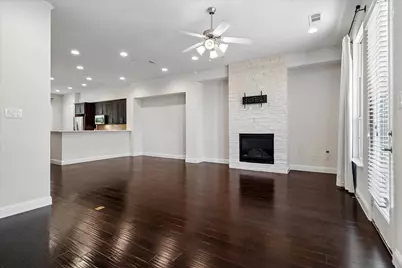 559 W Royal Lane, Irving, TX 75039 - Photo 10