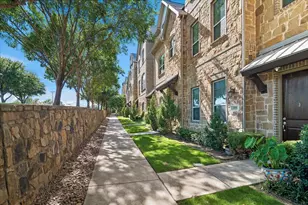 559 W Royal Ln, Irving, TX 75039 - Photo 2