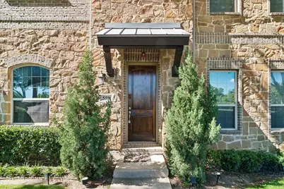 559 W Royal Lane, Irving, TX 75039 - Photo 1