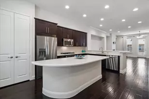 559 W Royal Ln, Irving, TX 75039 - Photo 12