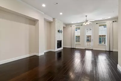 559 W Royal Lane, Irving, TX 75039 - Photo 8