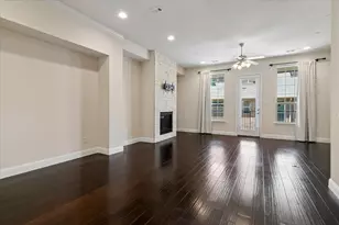 559 W Royal Ln, Irving, TX 75039 - Photo 8
