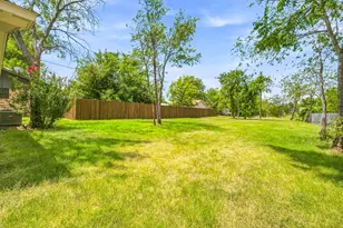 828 Indiana St, Graham, TX 76450 - Photo 24
