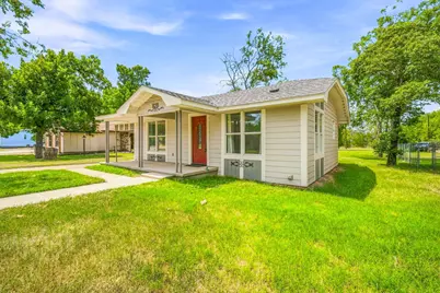 828 Indiana Street, Graham, TX 76450 - Photo 2