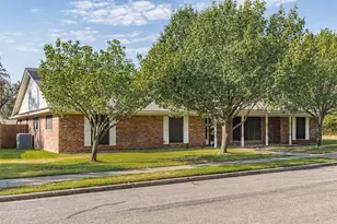1814 Sandra Dr, Sherman, TX 75092 - Photo 2