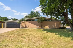 502 W Texas Ave, Iowa Park, TX 76367 - Photo 2