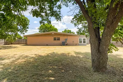 502 W Texas Avenue, Iowa Park, TX 76367 - Photo 32