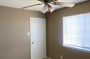 4370 Ashley Ln, Grand Prairie, TX 75052 - Photo 12