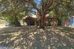 1313 E Robert St, Fort Worth, TX 76104 - Photo 2