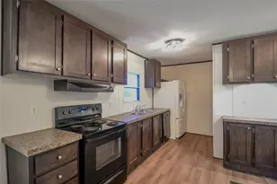 912 Pease River Dr, Granbury, TX 76048 - Photo 14