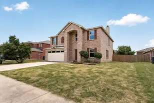 2427 Arroyo Springs Dr, Grand Prairie, TX 75052 - Photo 2