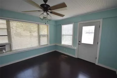 215 E 11th Street, Bonham, TX 75418 - Photo 8