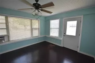 215 E 11th St, Bonham, TX 75418 - Photo 8