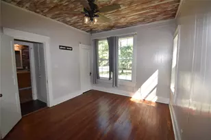 215 E 11th St, Bonham, TX 75418 - Photo 10