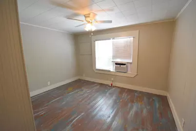 215 E 11th Street, Bonham, TX 75418 - Photo 22