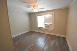 215 E 11th St, Bonham, TX 75418 - Photo 22