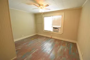 215 E 11th St, Bonham, TX 75418 - Photo 20
