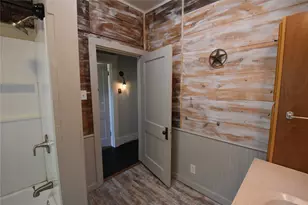 215 E 11th St, Bonham, TX 75418 - Photo 12