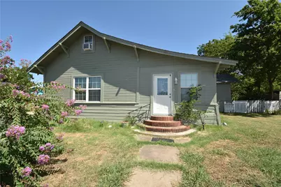 215 E 11th Street, Bonham, TX 75418 - Photo 1