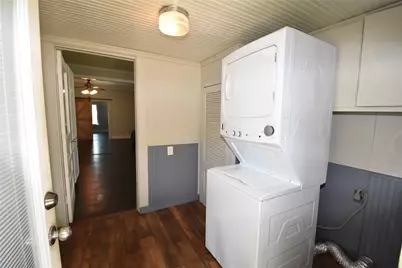215 E 11th Street, Bonham, TX 75418 - Photo 14
