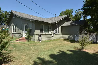 215 E 11th Street, Bonham, TX 75418 - Photo 1