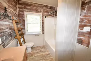 215 E 11th St, Bonham, TX 75418 - Photo 32