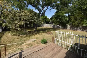 215 E 11th St, Bonham, TX 75418 - Photo 20