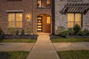 311 Ukiah St, Lewisville, TX 75056 - Photo 2