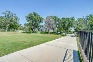 2161 Eagles Rdg Dr, Weatherford, TX 76087 - Photo 2