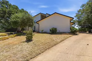 2700 Shadow Wood Ct, Arlington, TX 76006 - Photo 2