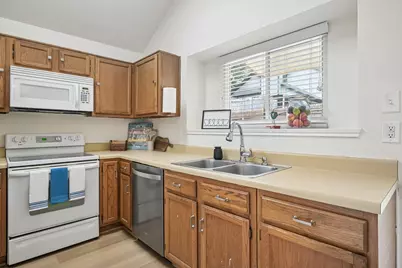 924 Ramblewood Drive, Lewisville, TX 75067 - Photo 8