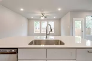 4525 Hogan's Alley Dr, Arlington, TX 76001 - Photo 6