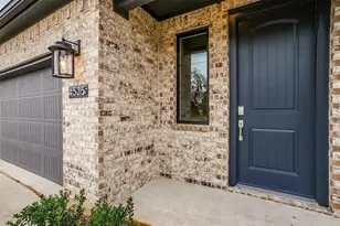 4525 Hogan's Alley Dr, Arlington, TX 76001 - Photo 2