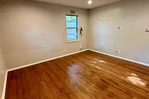 412 E Lovers Ln, Arlington, TX 76010 - Photo 2