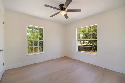 305 N Oak Cliff Boulevard, Dallas, TX 75208 - Photo 8